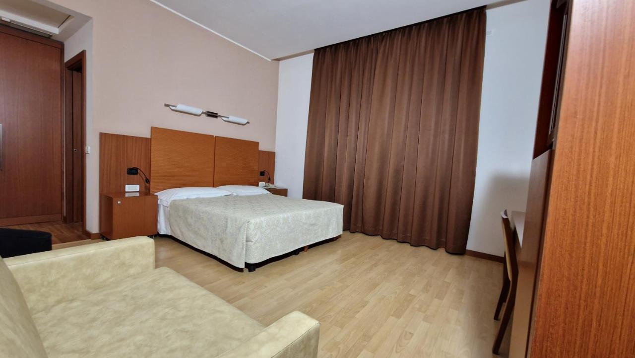 Bella Italia Palace Hotel Novara Exterior foto