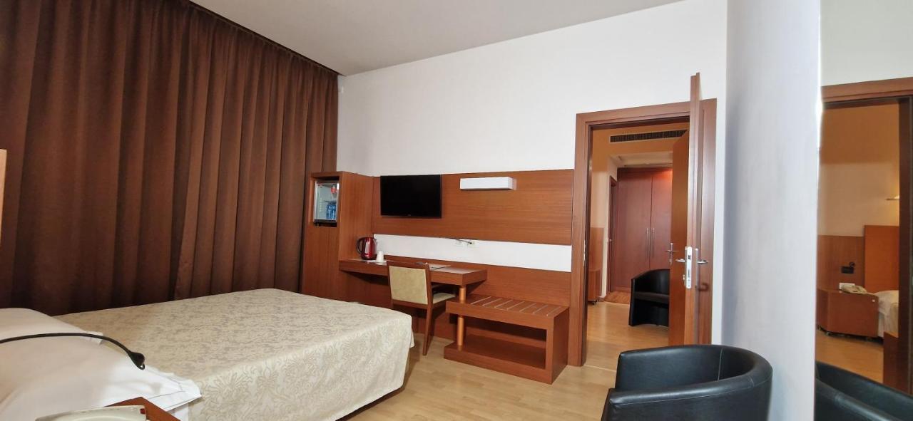 Bella Italia Palace Hotel Novara Exterior foto
