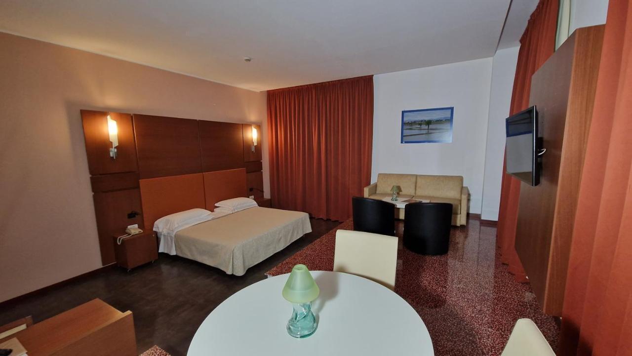 Bella Italia Palace Hotel Novara Exterior foto