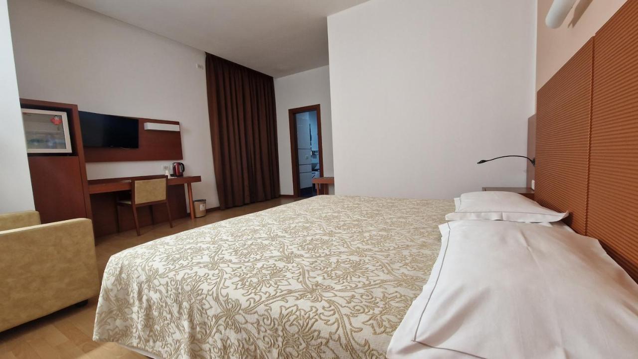 Bella Italia Palace Hotel Novara Exterior foto