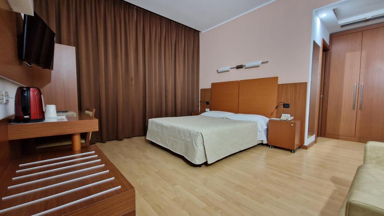 Bella Italia Palace Hotel Novara Exterior foto