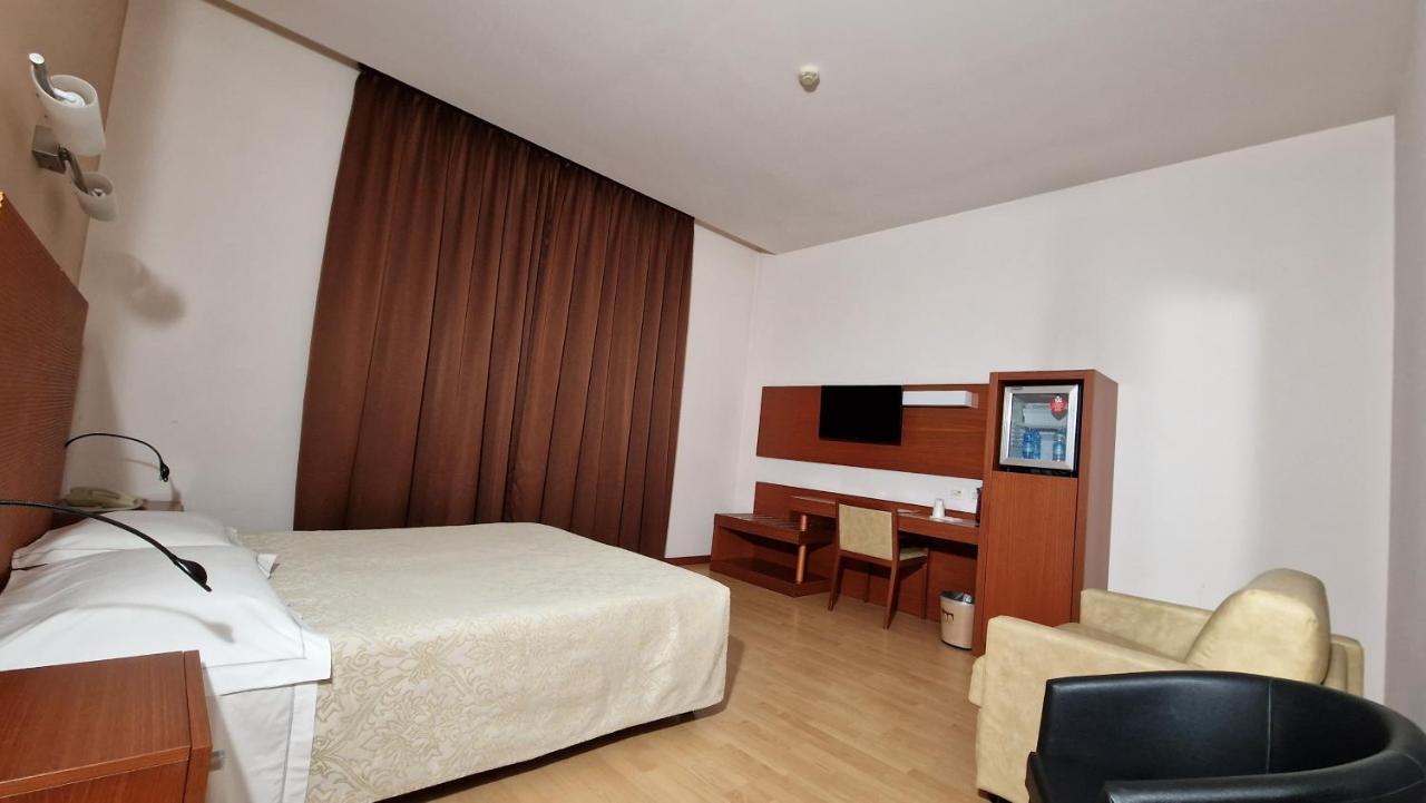 Bella Italia Palace Hotel Novara Exterior foto