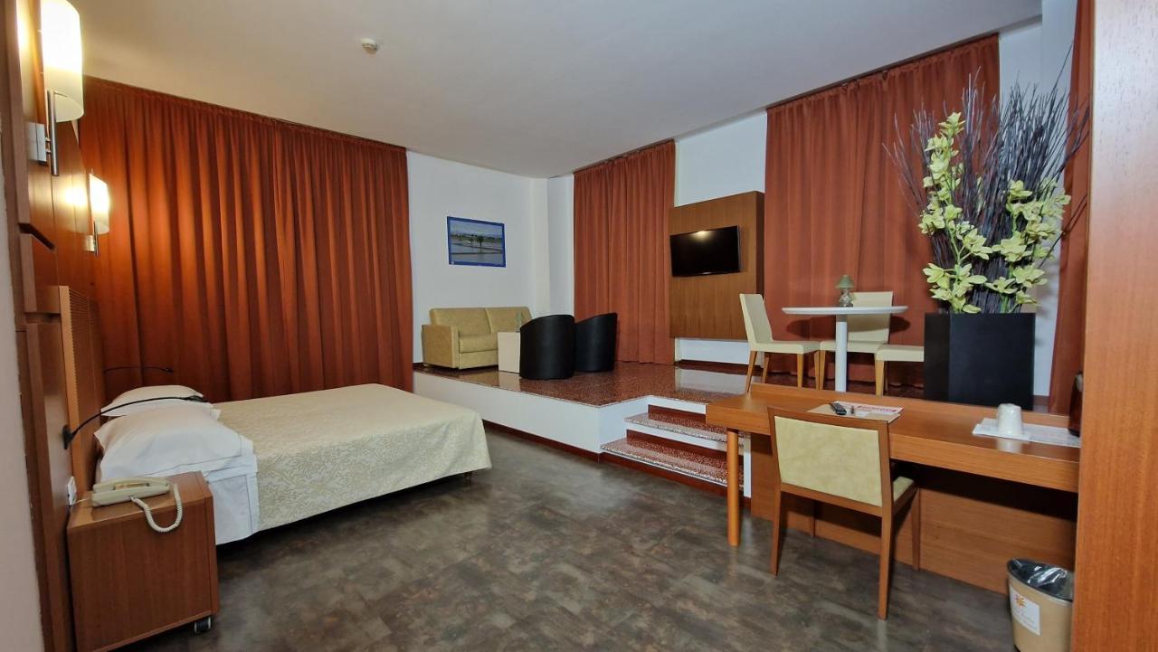 Bella Italia Palace Hotel Novara Exterior foto