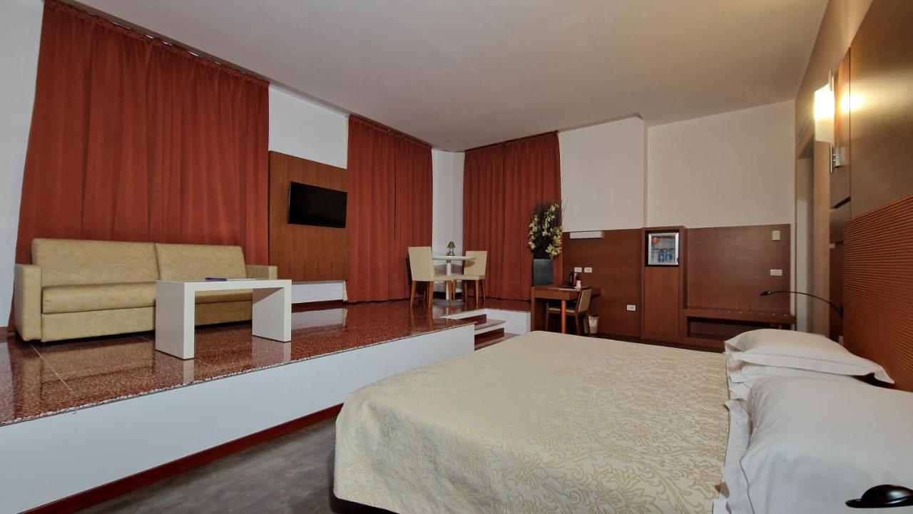 Bella Italia Palace Hotel Novara Exterior foto