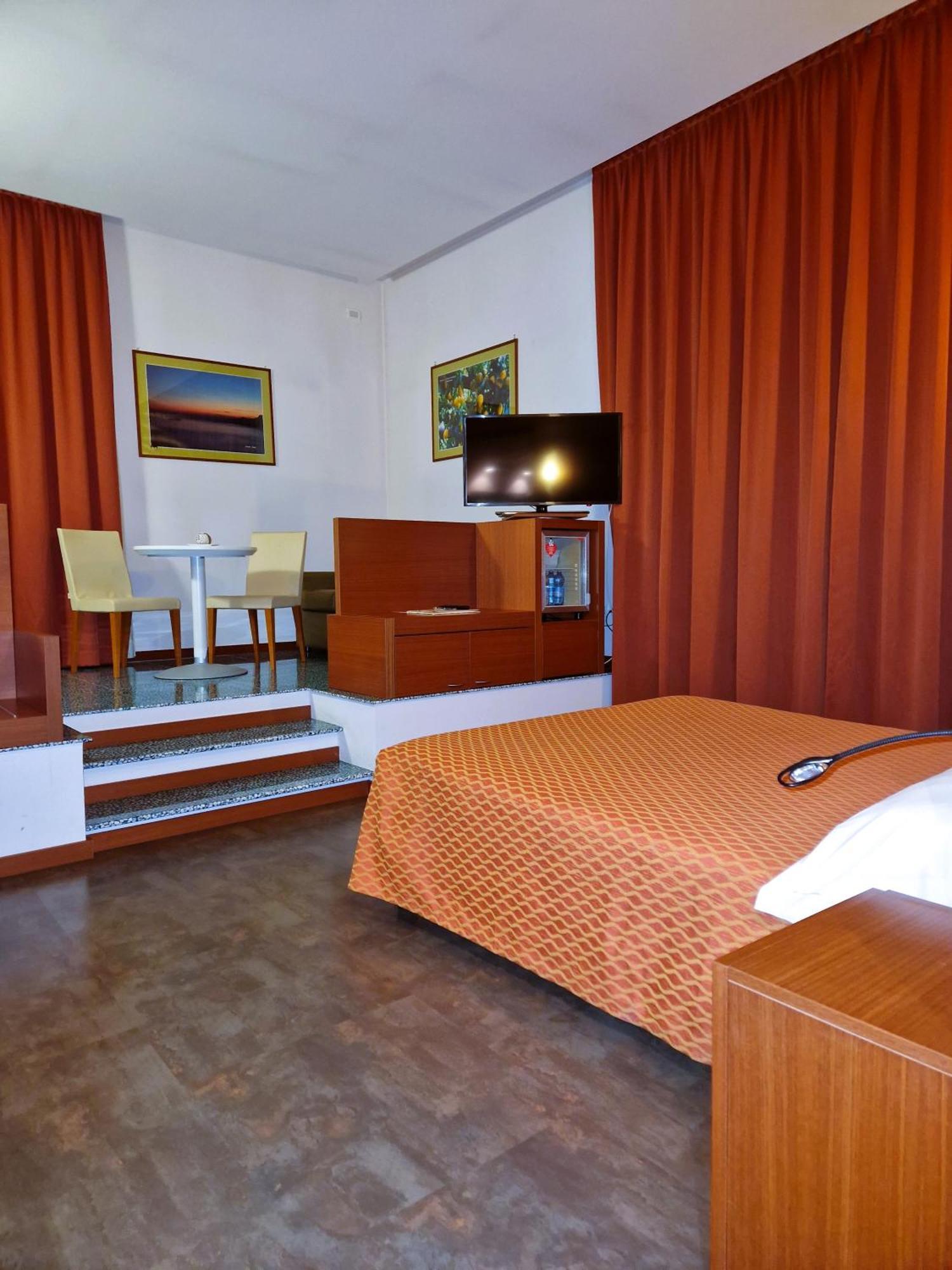 Bella Italia Palace Hotel Novara Exterior foto